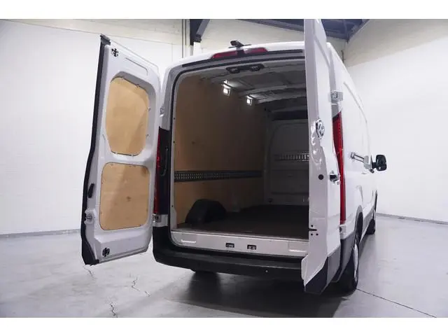 Maxus Deliver9