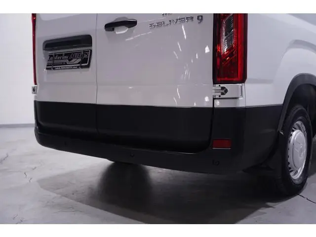 Maxus Deliver9