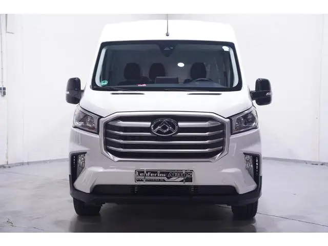 Maxus Deliver9