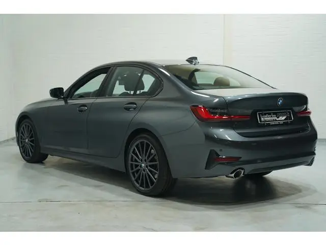BMW 3-serie 320i Sport Line Led koplampen Apple Carplay Leder Memory Stoelverwarming 1e Eigenaar NAP