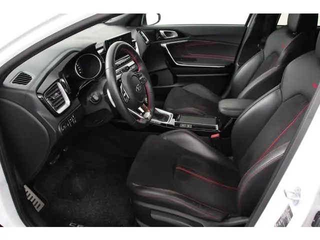 Kia ProCeed 1.6 T-GDI 204pk DCT GT Navigatie Camera JBL Stoel en stuurverwarming Electrisch bedienba...