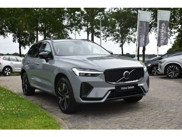 Volvo XC60 T6 350PK Plug-in hybrid AWD Plus Dark Trekhaak | H&K | Panodak | 19"LMV | 360 Camera | St...