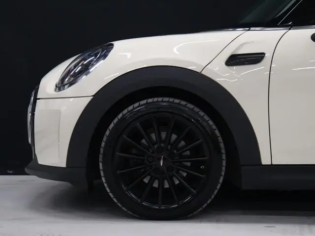 MINI 3-Deurs 1.5 One Business Edition [APPLE CARPLAY, JCW VELG, PARKEERSENSOR, SPORTSTOELEN, CRUISE...