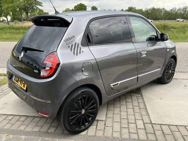 Renault Twingo Z.E. R80 Série (SOH 96%) Urban Night / Navigatie / Camera /Parkeerhulp/ Cruise / 16''...