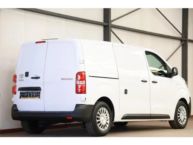 Toyota PROACE Worker 1.5 D-4D L2H1 CARPLAY PDC AIRCO