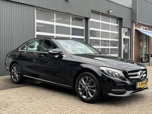 Mercedes-Benz C-klasse 180 Airco Cruise controle Elektrische voorstoelen Telefoonverbinding Navigati...