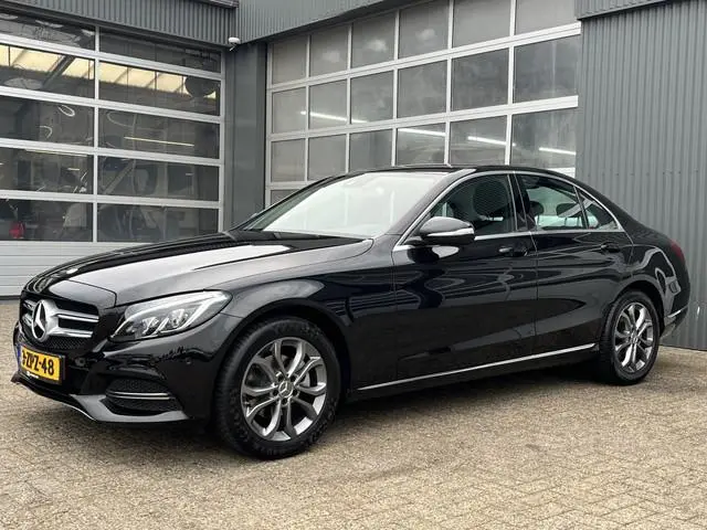 Mercedes-Benz C-klasse 180 Airco Cruise controle Elektrische voorstoelen Telefoonverbinding Navigati...