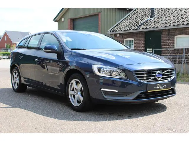 Volvo V60 1.6 T3 Momentum NAVI ECC TREKHAAK 184000KM!!!