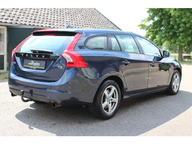 Volvo V60 1.6 T3 Momentum NAVI ECC TREKHAAK 184000KM!!!