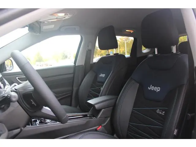 Jeep Compass 4xe 240PK Plug-in Hybrid ELECTRIC UPLAND | LAGE KM STAND! | NAVIGATIE | DRAADLOZE APPLE...