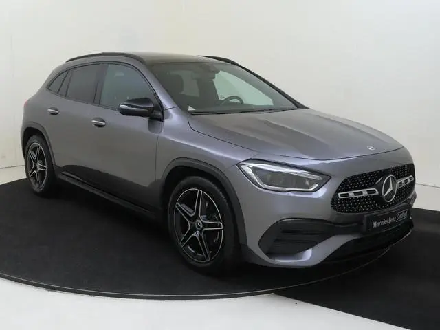 Mercedes-Benz GLA-klasse 180 Business Solution AMG / Panoramadak/ Sfeerverlichting/ Night/ Multibeam