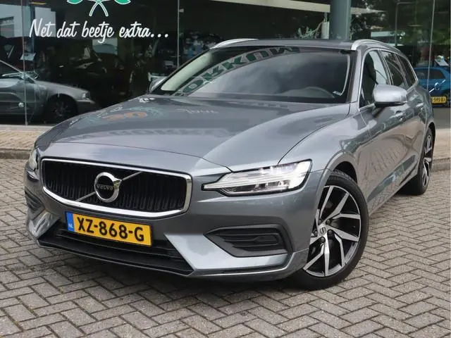 Volvo V60 2.0 T5 Momentum Navi / Climate / Elek trekh / Stoelverw / BTW auto /