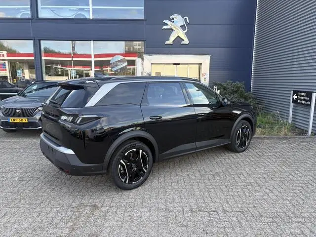 Peugeot e-5008