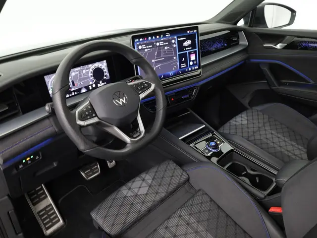 Volkswagen Tayron R-Line Edition 1.5 eHybrid 204 pk | Panoramadak | IQ Light| 360 camera | Carplay |...