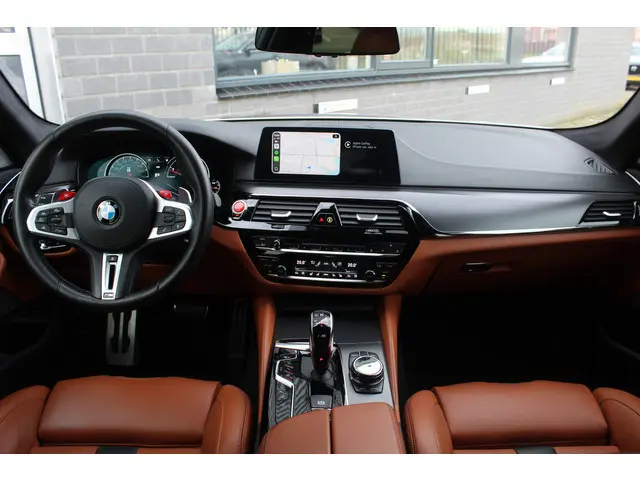 BMW 5-serie M5 / Keramisch / B&W / Akrapovic / N.A.P.