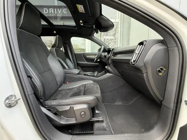 Volvo XC40 1.5 T4 210PK Recharge R-Design |Pano|H/K|Winterpakket|360Cam|Trekhaak