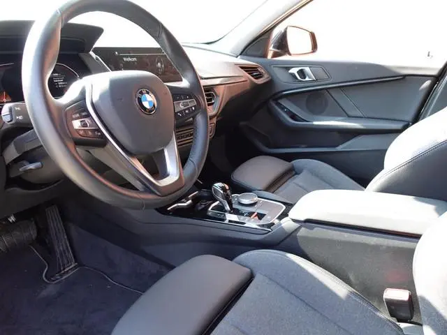 BMW 1-serie 118i Introduction Edition Automaat DEMO Navigatie  Virtual Cockpit  Parkeersensoren  Led...