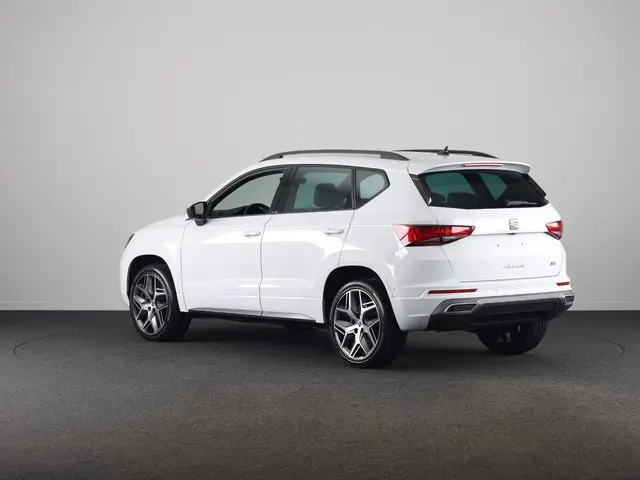 SEAT Ateca 1.5 TSI FR Business Intense | Glacial White Metallic | Velgen: 'Exclusive Cosmo Grey', 19...