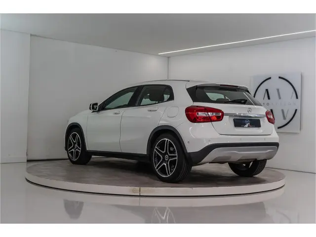 Mercedes-Benz GLA-klasse 200 Prestige 157PK | 19'' AMG Velgen | PDC | Bluetooth | Stoelverw.
