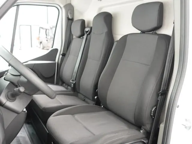 Renault Master T35 2.3 dCi 135PK L2H2 Airco Cruise Control Camera Nav PDC V+A Trekhaak 270° Deuren