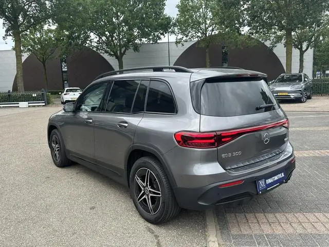 Mercedes-Benz EQB EQB 300 4Matic AMG NIEUW MODEL | SOH 100% | NIGHT PAKKET | 7-PERSOONS | ACHTERUITR...