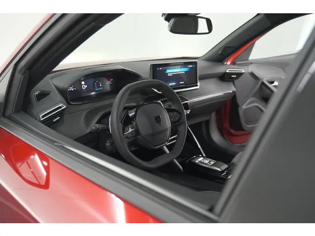 Peugeot 2008 Hybrid 145 e-DCS6 Allure | 360 Camera | Adaptieve Cruise Control | Navigatie | Dodehoek...