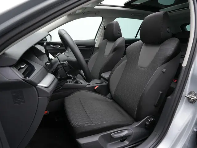 Skoda Octavia Combi 1.0 TSI 110 pk Business Edition | Panoramadak | Adaptive Cruise | Elektrische ac...