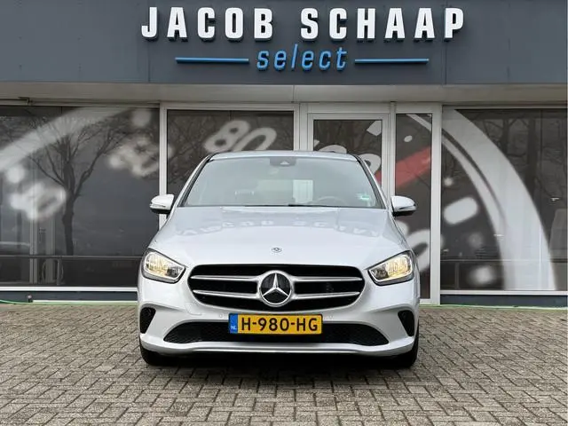 Mercedes-Benz B-klasse 180 Launch Edition Automaat / Parkeersensoren V-A / Cruise Control / Camera /...