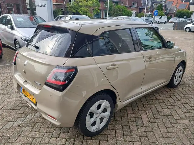 Suzuki Swift 1.2 SELECT SMART HYBRID AUTOMAAT Navi | Draadloze Carplay | All Season