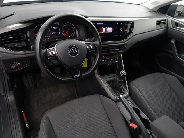 Volkswagen Polo 1.0 TSI R Line+ IQ Xenon Led Matrix, Carplay, Android Auto, Dynamic Select, ACC Crui...