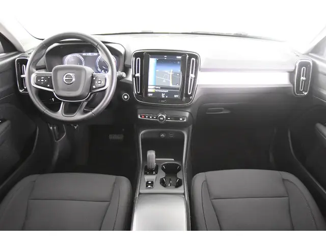 Volvo XC40 1.5 T3 Momentum Pro *1ste Eigenaar*18 inch R-Design*Navigatie*