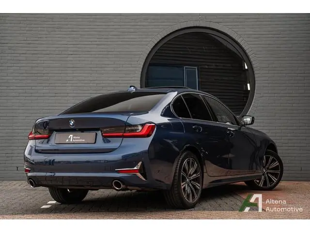 BMW 3-serie 320i xDrive High Executive Luxury line, trekhaak, schuifdak, driving assistant, parking...