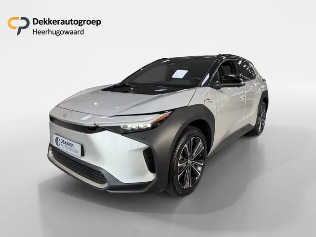 Toyota bZ4X Launch Edition Premium 71 kWh Trekhaak - Cruise Controle Adaptief - Stoelverwarming