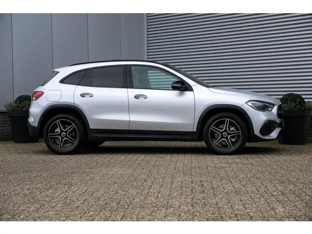 Mercedes-Benz GLA-klasse 250 e AMG Night Edition 218pk NAP|Pano|Memory|Keyless|Sfeer|Camera