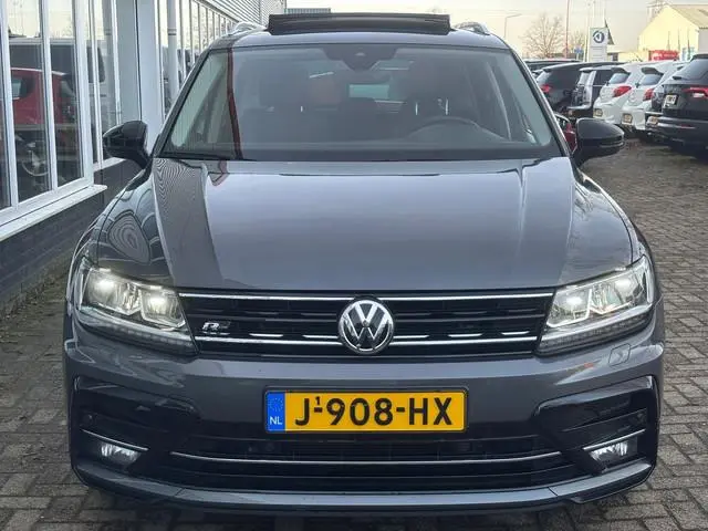Volkswagen Tiguan 1.5 TSI ACT Highline Business R | Trekhaak | Pano | Stoelverwarming | Dodehoek Det...