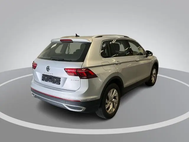 Volkswagen Tiguan 1.4 TSI 245pk DSG eHybrid Elegance · 360 Camera · Wegklapbare Trekhaak · Apple/And...