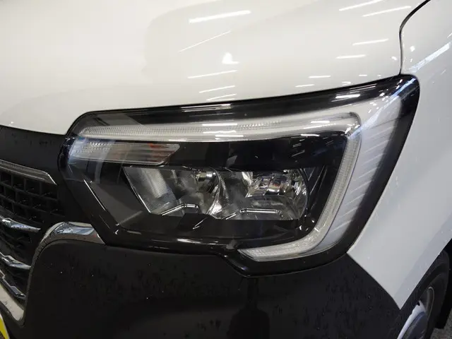 Renault Master T33 2.3 dCi 135PK L2H2 BPM VRIJ! Airco Cruise control Parkeersensoren Navigatie Trekh...