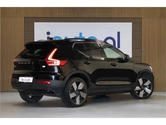 Volvo XC40 Recharge Core 70 kWh LED/CC/Camera/Carplay/Warmtepomp//Winter/20"