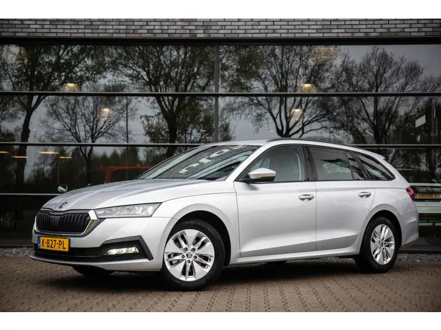 ŠKODA Octavia Combi 1.0 e-TSI Business Edition , Virtual cockpit, Cruise, Carplay, NL-Auto,