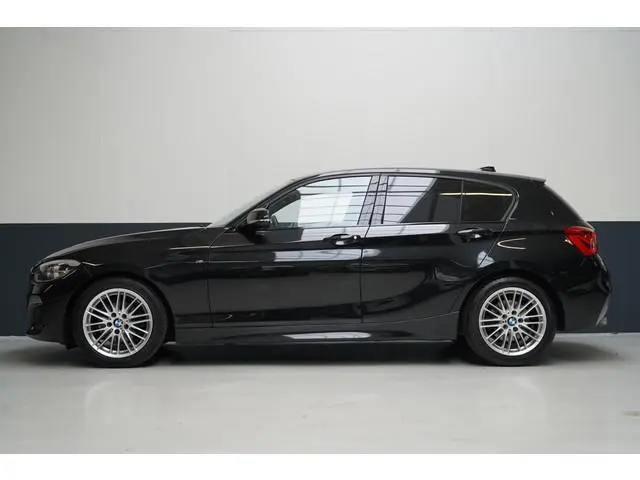 BMW 1-serie 116i Edition M Sport Shadow | Navigatie | Lm velgen | Leder | Unieke km-stand