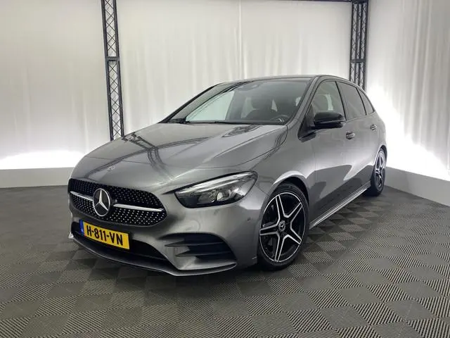 Mercedes-Benz B-klasse 180 Business Solution AMG Automaat | Apple CarPlay | Trekhaak Afneembaar | Na...