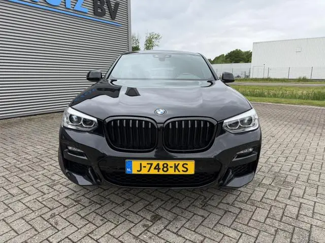 BMW X4 xDrive20i Executive Edition M Sport Achteruitrijcamera LED Carplay 20 Inch