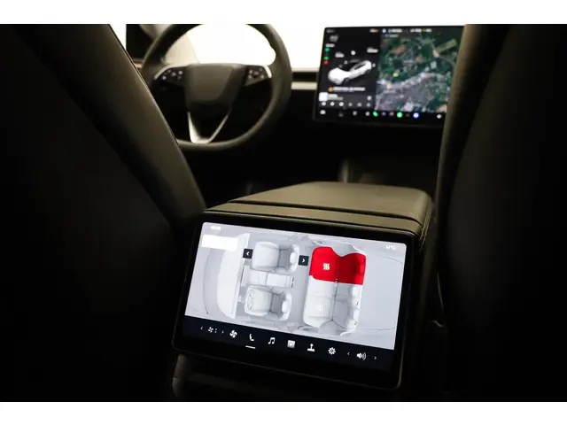 Tesla Model 3 RWD 60 kWh | STUURVERWARMING | STOELVENTILATIE | PANORAMADAK | 19"