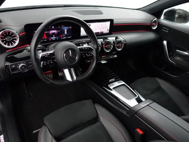 Mercedes-Benz CLA-klasse 250 e AMG Line Aut- Facelift, 360 camera, Stoplicht camera, Burmester Audio...