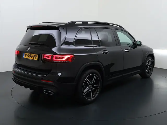 Mercedes-Benz GLB 180 AMG line | Pano Sound Keyless Memory