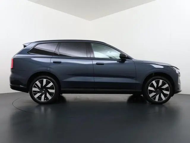 Volvo EX90