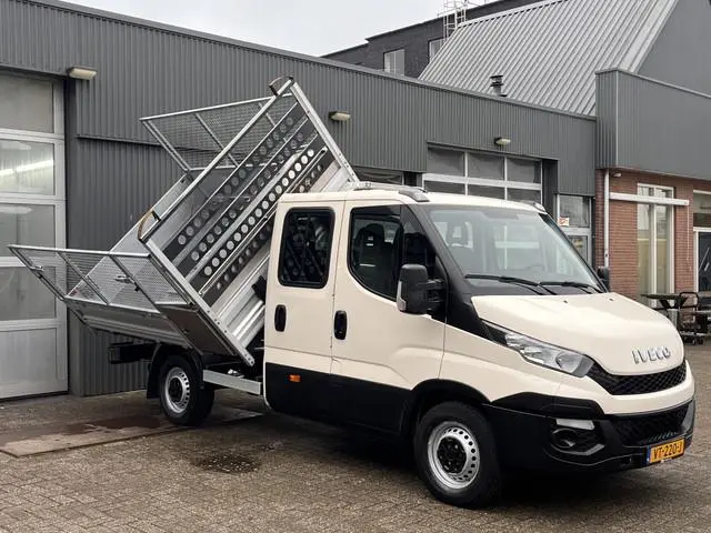 Iveco Daily 35S11D 2.3 3 zijden kipper Airco Telefoonverbinding Gereedschapskist Stuuwielbediening O...