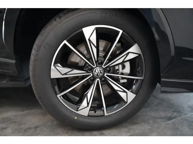 MG HS