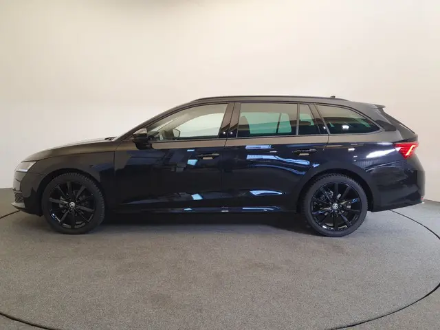 ŠKODA Octavia Combi 1.5 TSI MHEV 150pk DSG/AUT Business Edition Camera, Winterpakket