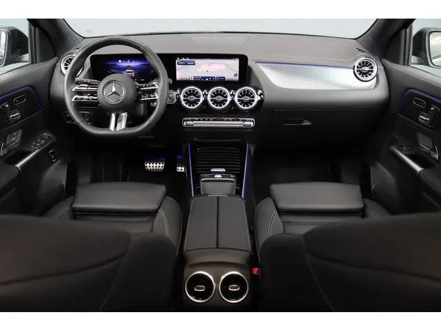 Mercedes-Benz EQA 250+ AMG Line 71 kWh | Facelift | 39.000,- ex BTW | Panoramadak | Distronic | Memory | Leder | Keyless Go | Surround Camera | Exclusief-pakket | Apple Carplay/Android Auto |